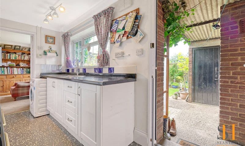 3 Bedroom House - Image 4