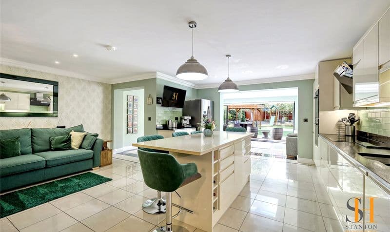 4 Bedroom House - Image 4