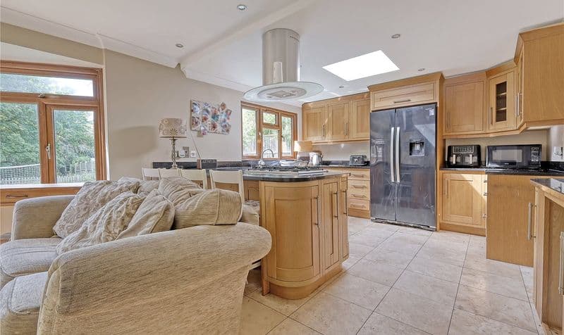 5 Bedroom House - Image 2