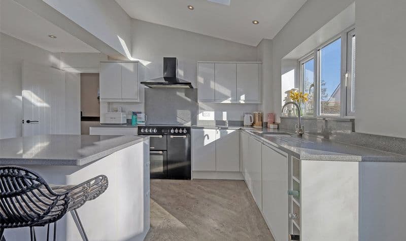 5 Bedroom Other - Image 4