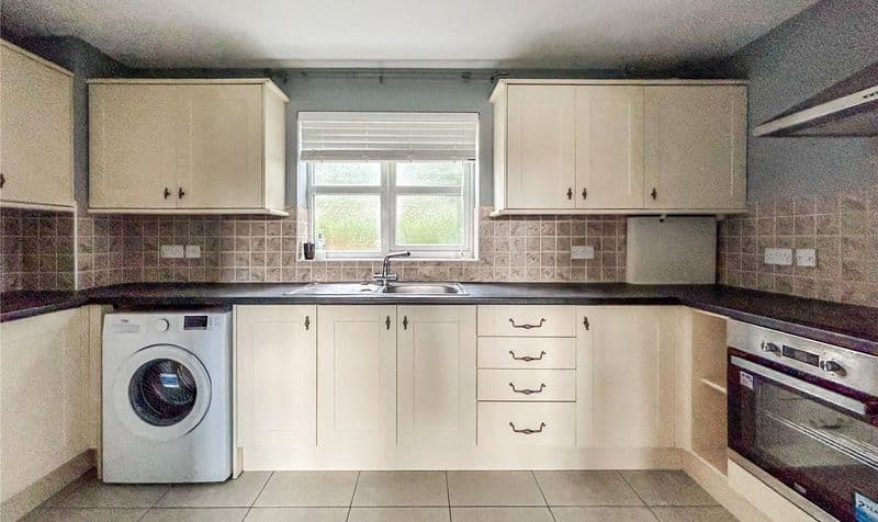 2 Bedroom Flat - Image 3