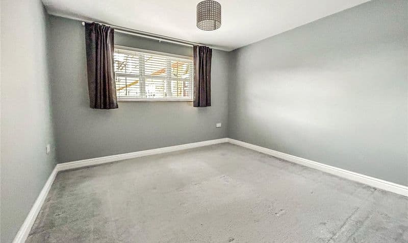 2 Bedroom Flat - Image 4