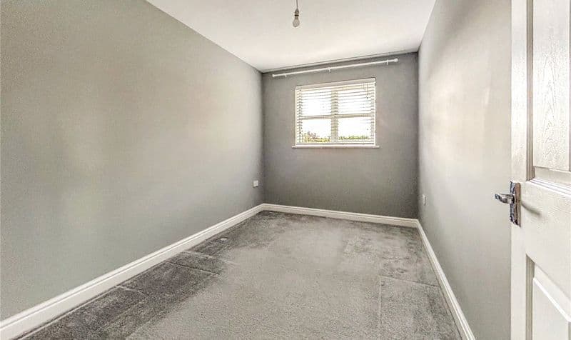 2 Bedroom Flat - Image 5