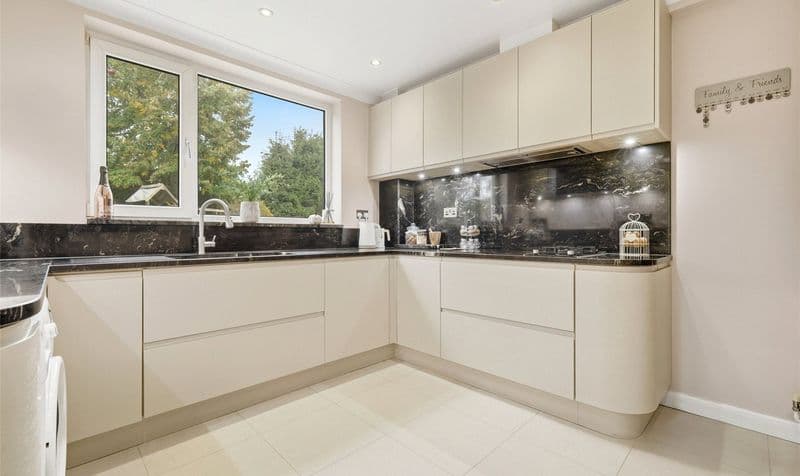 4 Bedroom House - Image 4