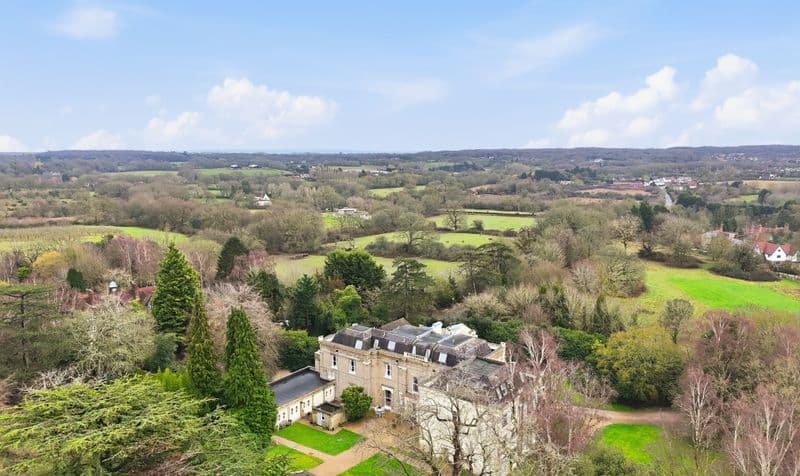 1 Bedroom Ground Floor Flat - Image 3