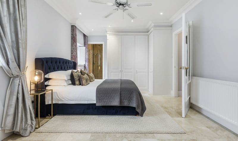 1 Bedroom Ground Floor Flat - Image 4