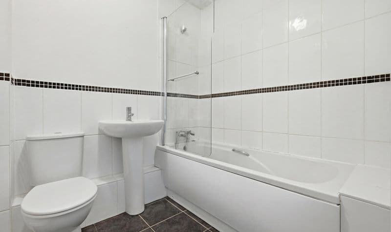 2 Bedroom Flat - Image 5