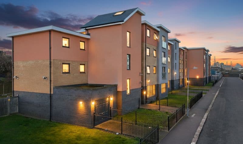 2 Bedroom Flat - Image 2